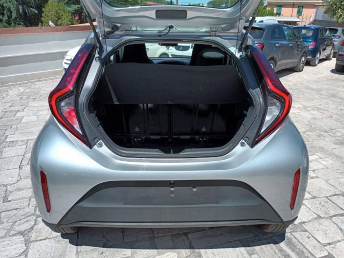 Toyota Aygo X 1.0 Active 72cv (14)