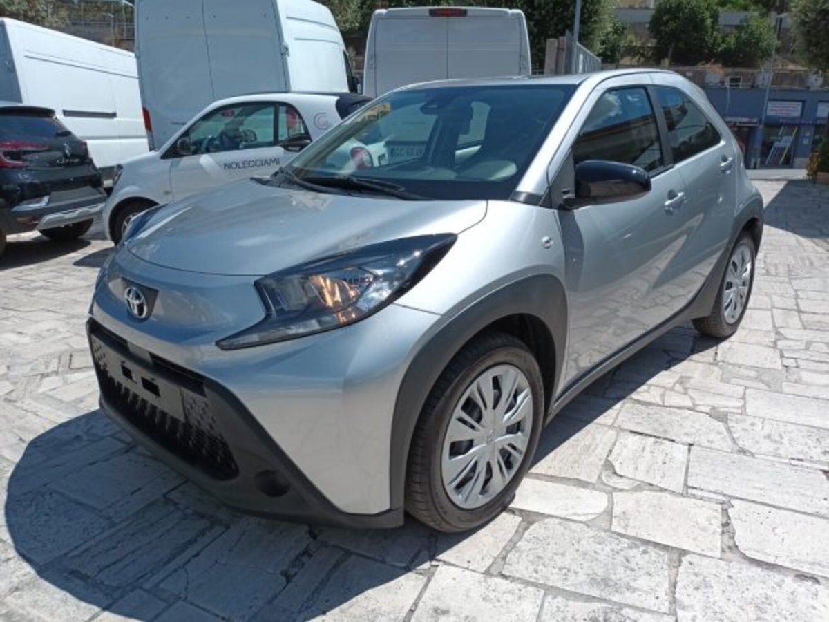 Toyota Aygo X 1.0 Active 72cv (2)