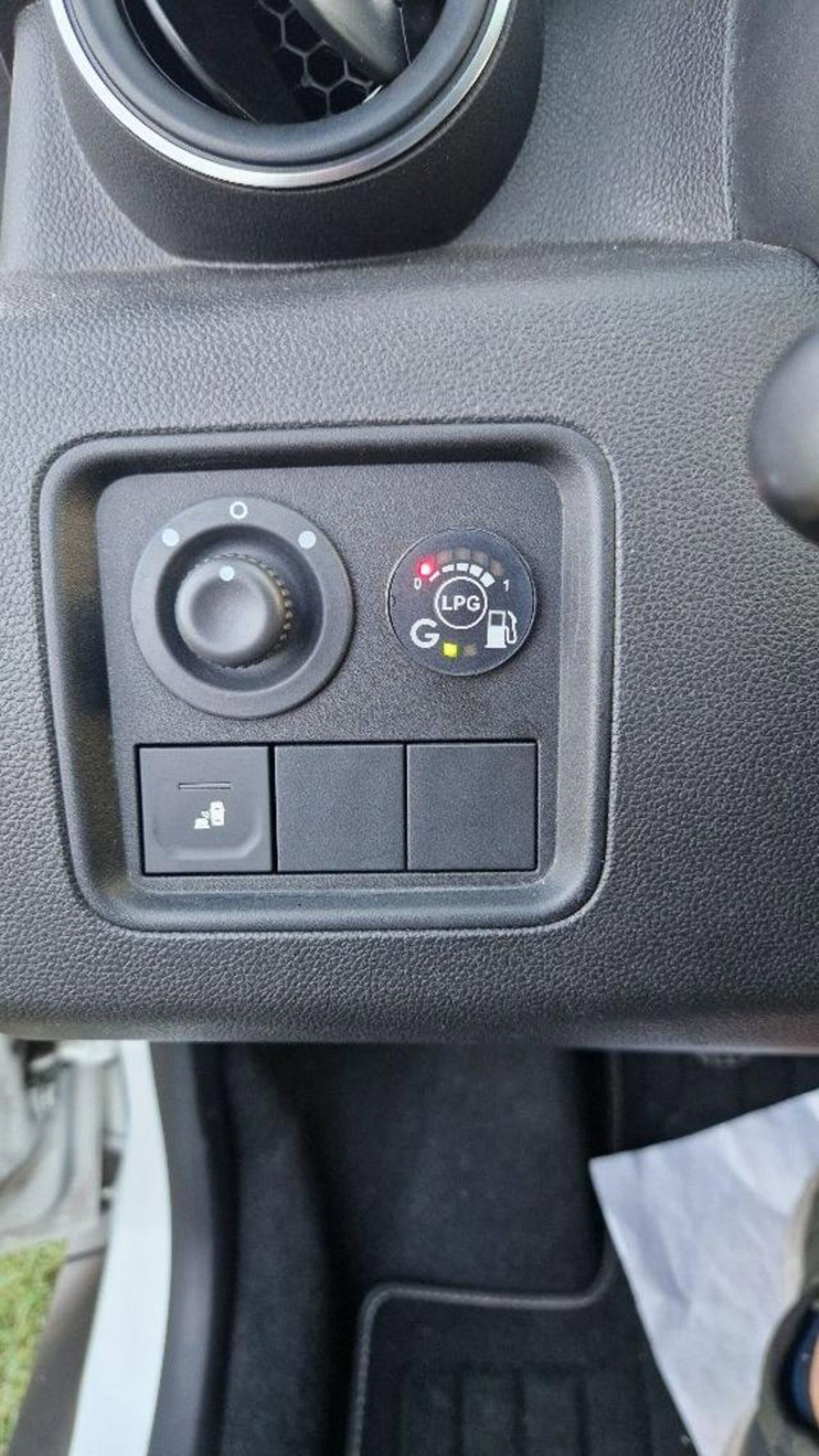 Dacia Duster 1.0 TCe 100 CV ECO-G 4x2 Prestige (11)