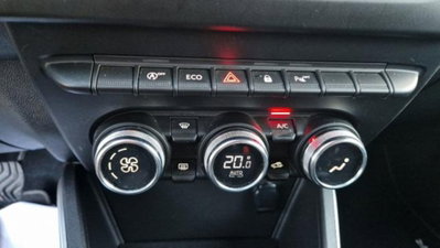 Dacia Duster 1.0 TCe 100 CV ECO-G 4x2 Prestige (14)