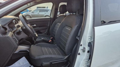 Dacia Duster 1.0 TCe 100 CV ECO-G 4x2 Prestige (9)