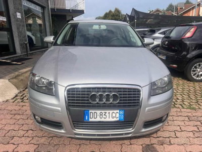 Audi A3 Sportback 2.0 16V FSI Ambition (2)
