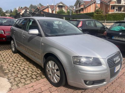 Audi A3 Sportback 2.0 16V FSI Ambition (4)