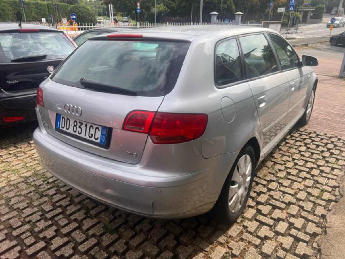 Audi A3 Sportback 2.0 16V FSI Ambition (6)