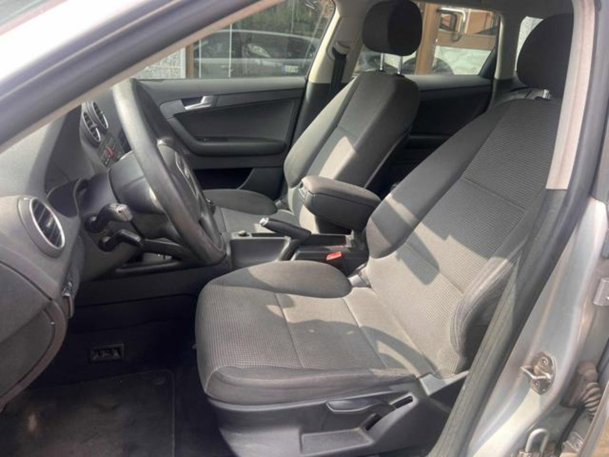 Audi A3 Sportback 2.0 16V FSI Ambition (7)