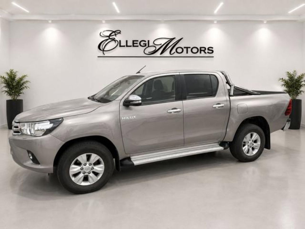Toyota Hilux 2.D-4D 4WD porte Double Cab Executive (2)