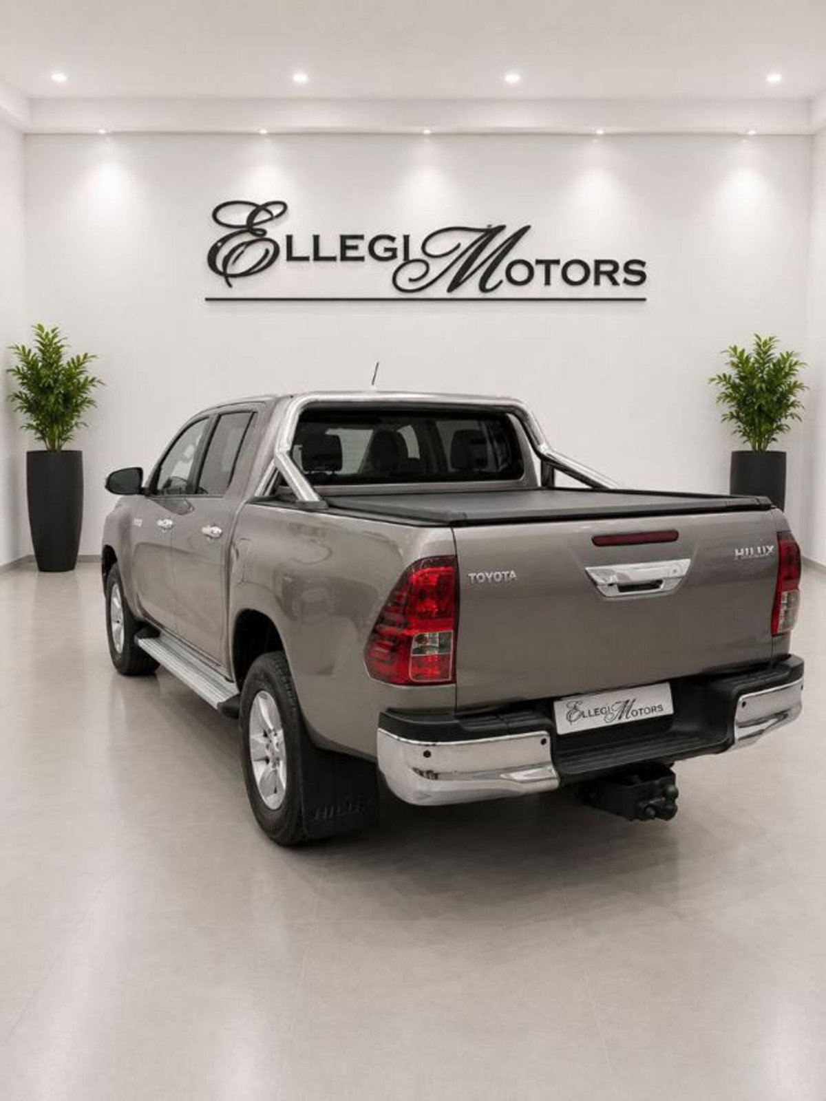 Toyota Hilux 2.D-4D 4WD porte Double Cab Executive (4)