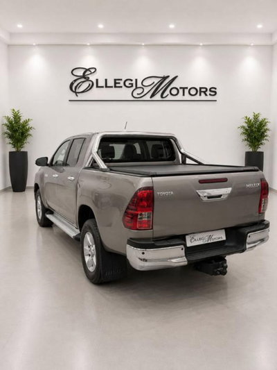 Toyota Hilux 2.D-4D 4WD porte Double Cab Executive (4)