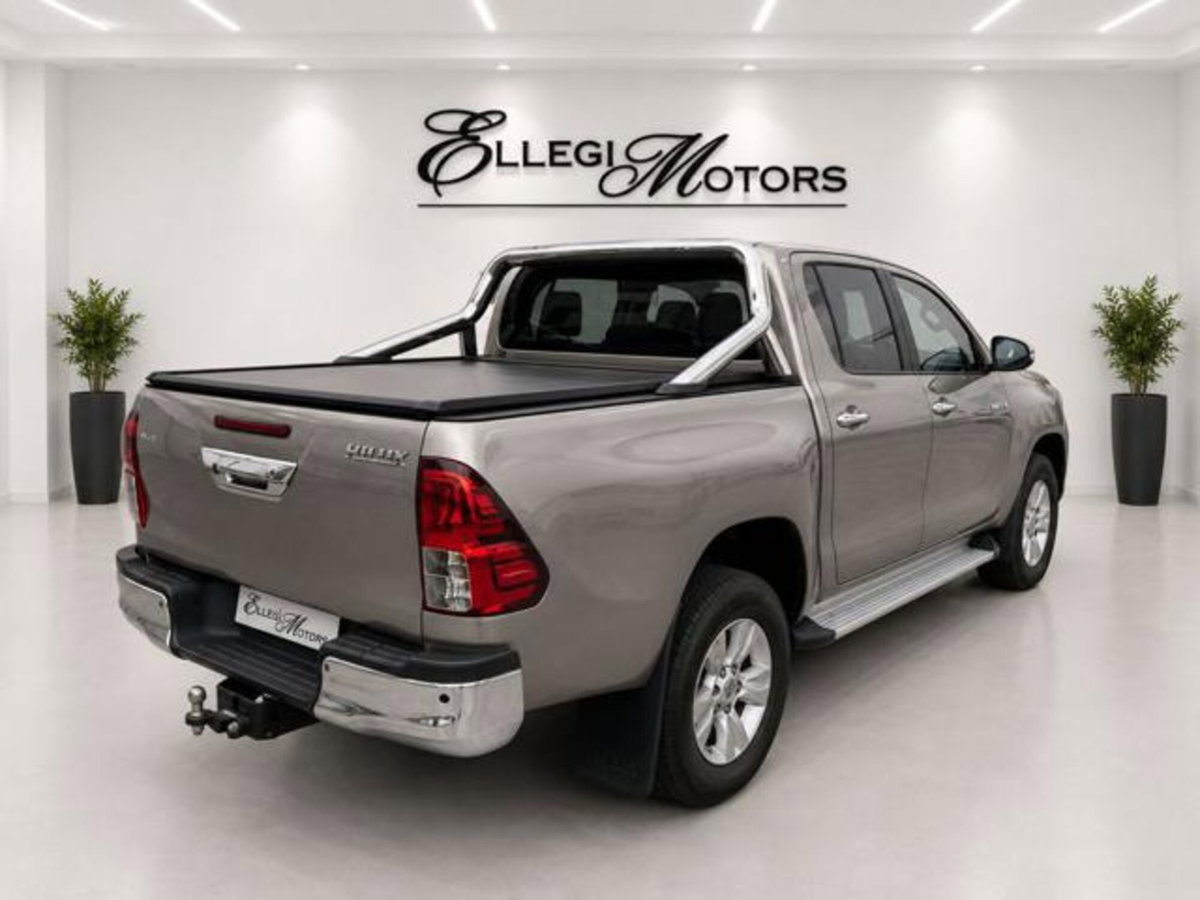 Toyota Hilux 2.D-4D 4WD porte Double Cab Executive (5)