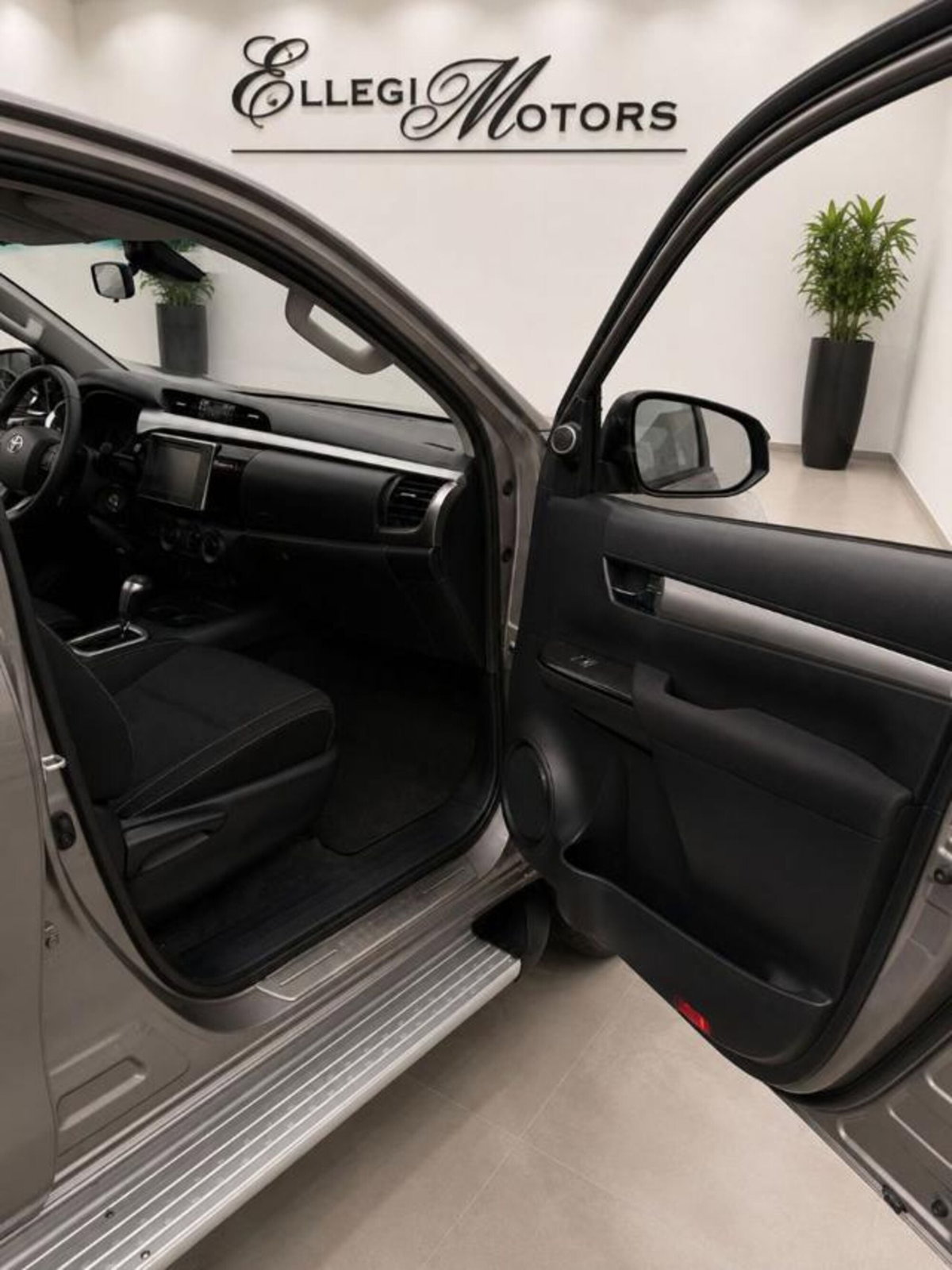Toyota Hilux 2.D-4D 4WD porte Double Cab Executive (6)