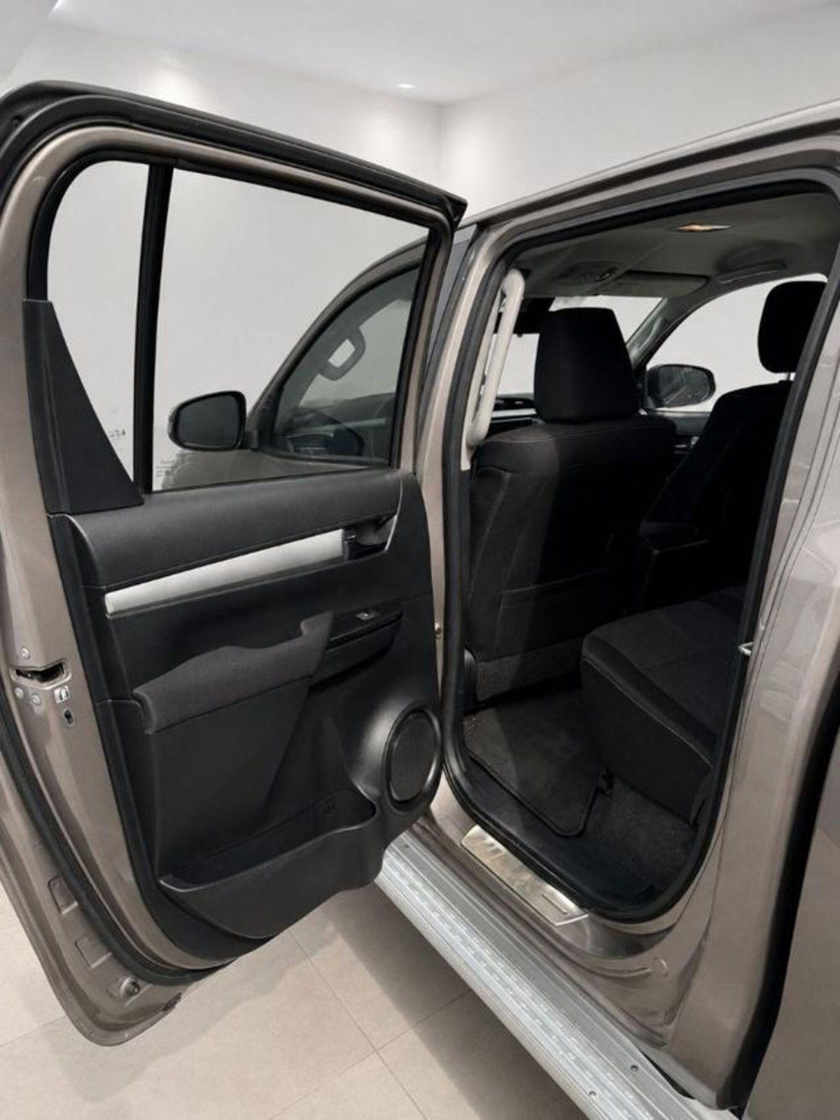 Toyota Hilux 2.D-4D 4WD porte Double Cab Executive (8)