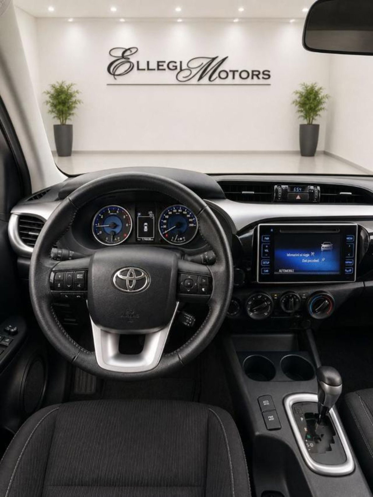 Toyota Hilux 2.D-4D 4WD porte Double Cab Executive (9)