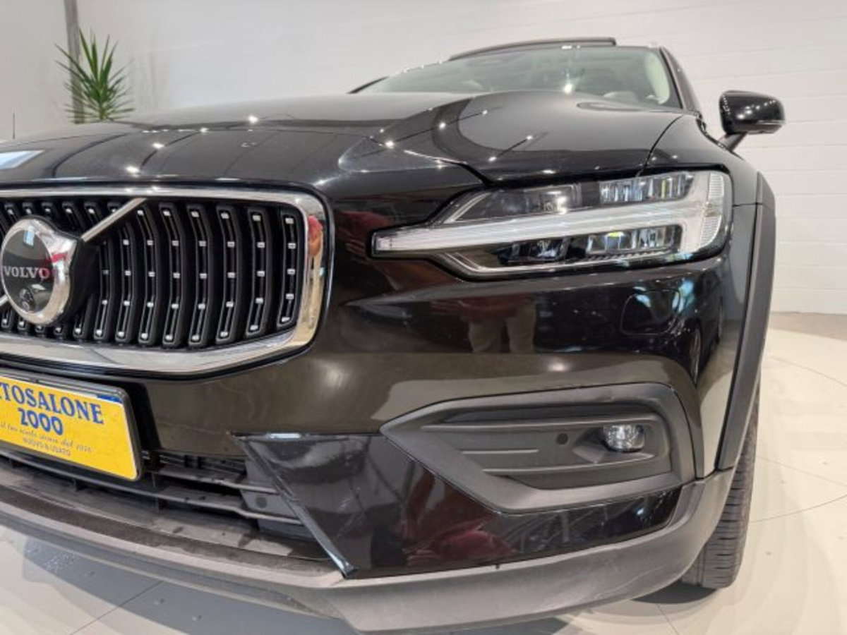 Volvo V60 Cross Country B5 AWD automatico Plus (19)