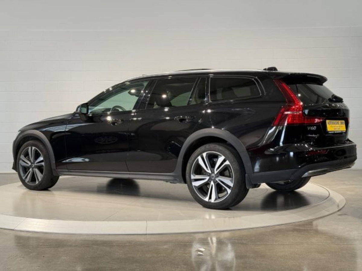 Volvo V60 Cross Country B5 AWD automatico Plus (3)