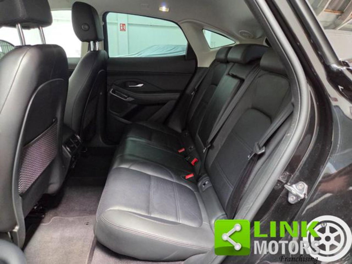 Jaguar E-Pace 2.0D I4 163 CV AWD Auto (9)