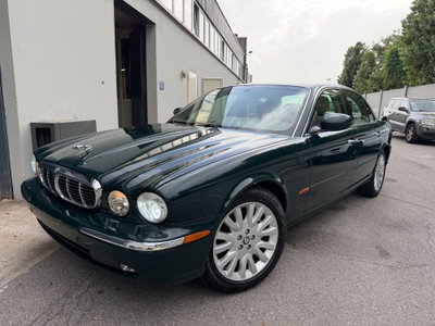 Jaguar XJ 4.2 V8 cat Executive usata