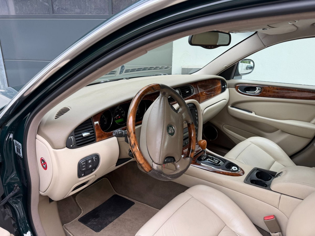 Jaguar XJ 4.2 V8 cat Executive (6)