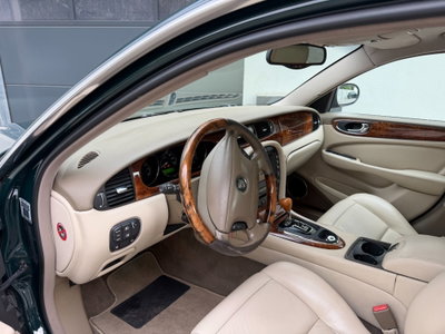 Jaguar XJ 4.2 V8 cat Executive (6)