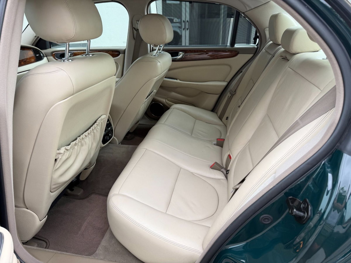Jaguar XJ 4.2 V8 cat Executive (9)