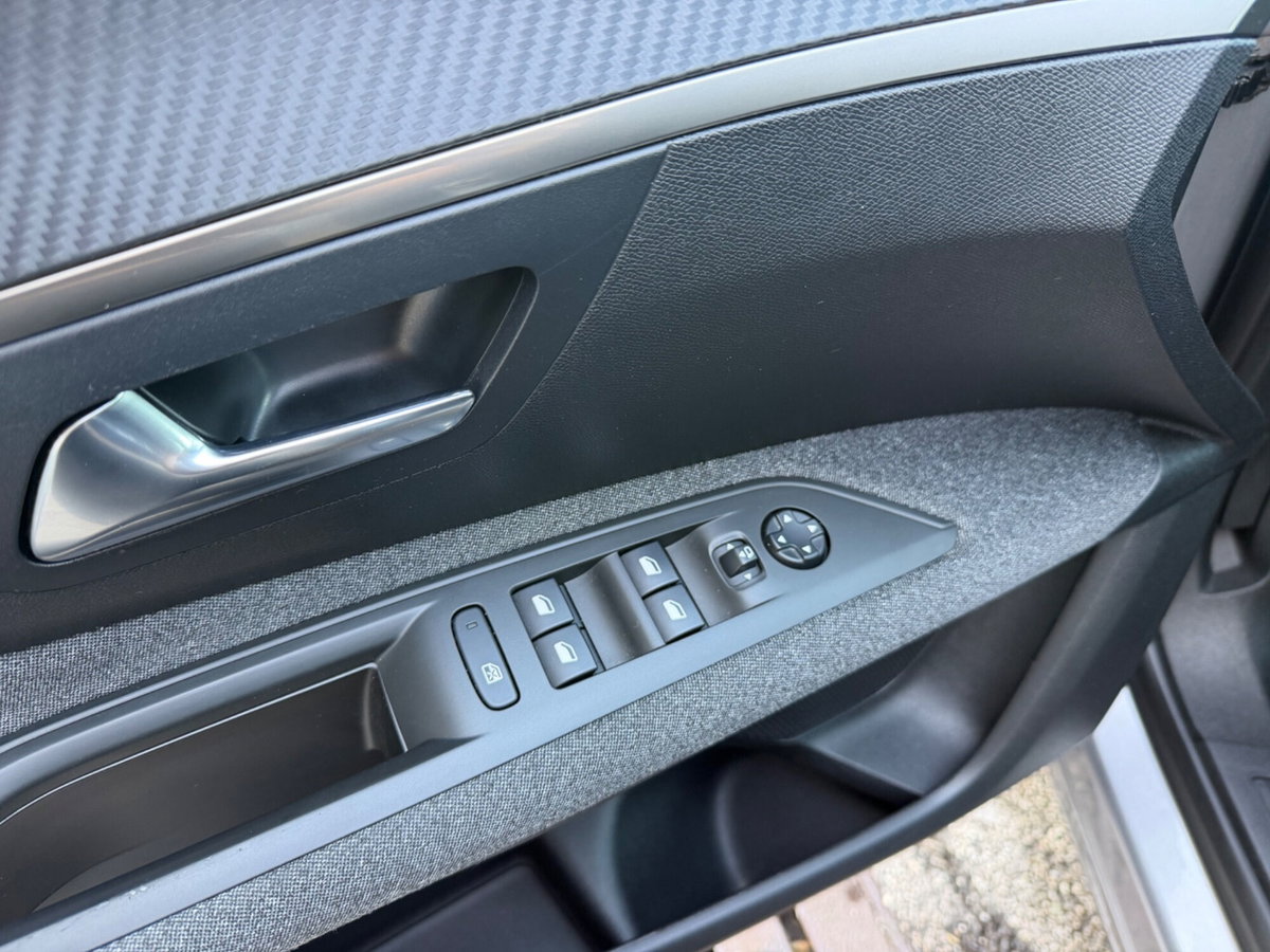 Peugeot 3008 BlueHDi 130 S&S Allure (10)