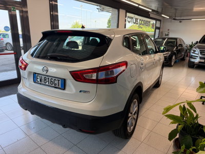 Nissan Qashqai 1.6 dCi 2WD Tekna (2)