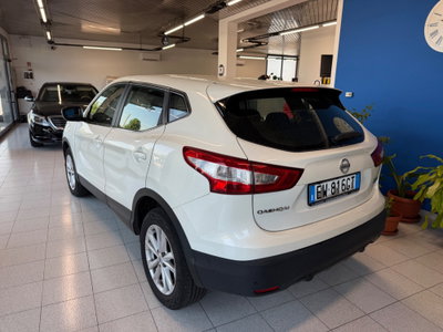 Nissan Qashqai 1.6 dCi 2WD Tekna (4)