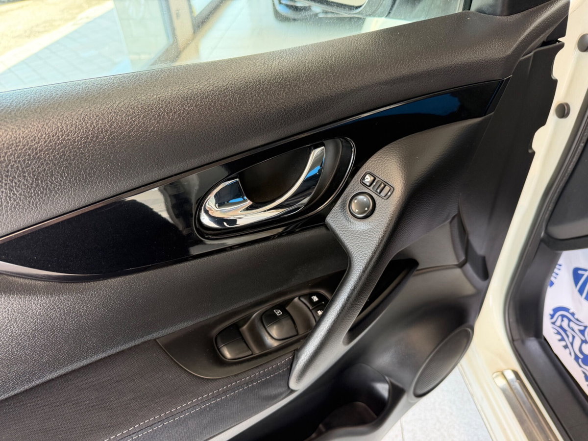 Nissan Qashqai 1.6 dCi 2WD Tekna (6)