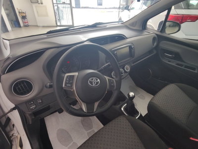 Toyota Yaris 1.D-4D 5 porte Active (10)
