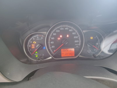Toyota Yaris 1.D-4D 5 porte Active (11)