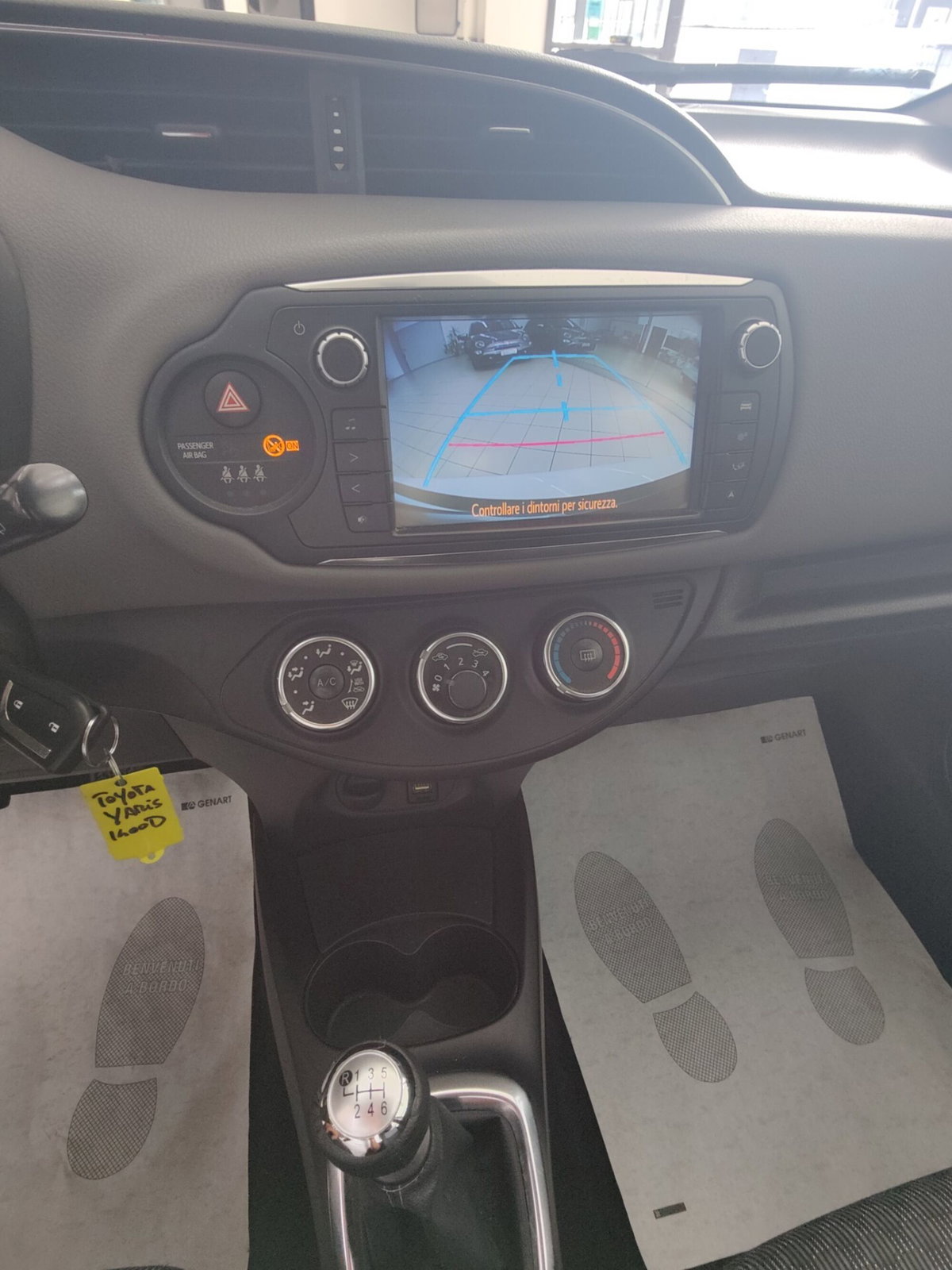 Toyota Yaris 1.D-4D 5 porte Active (12)