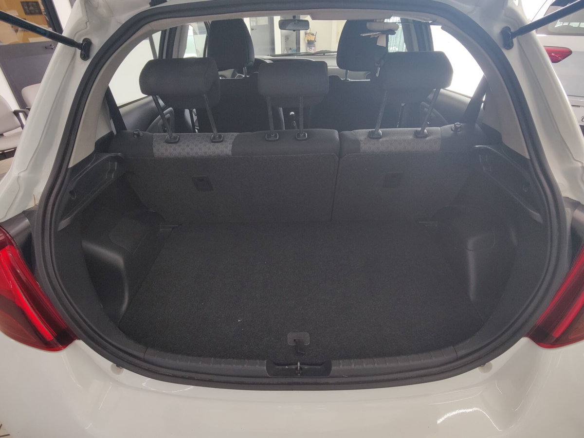 Toyota Yaris 1.D-4D 5 porte Active (14)