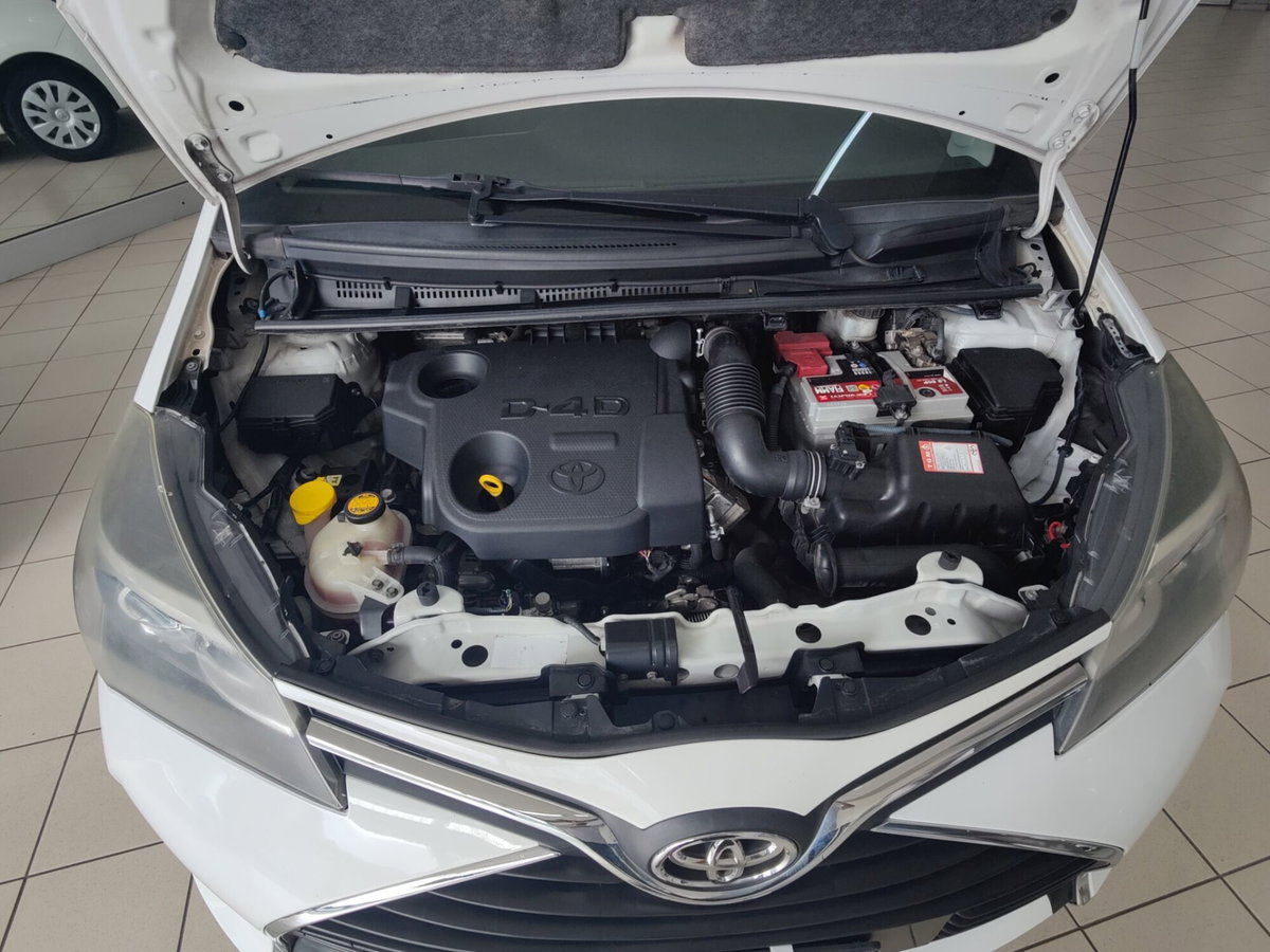 Toyota Yaris 1.D-4D 5 porte Active (15)