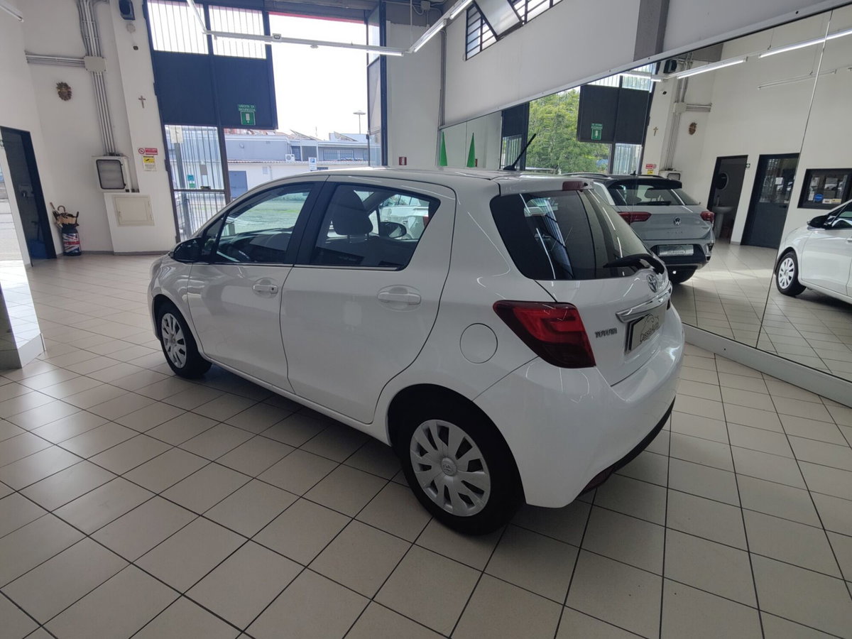 Toyota Yaris 1.D-4D 5 porte Active (3)