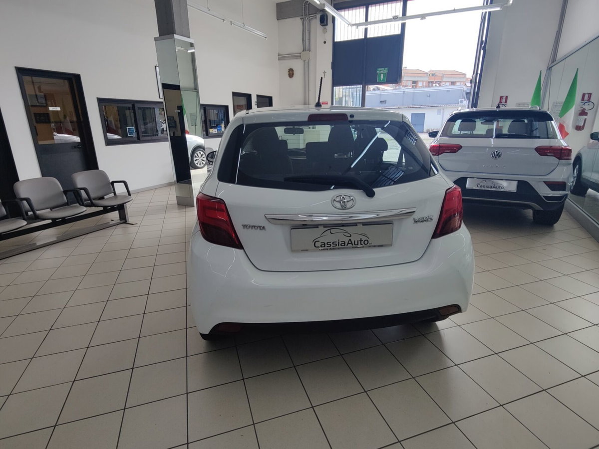 Toyota Yaris 1.D-4D 5 porte Active (4)