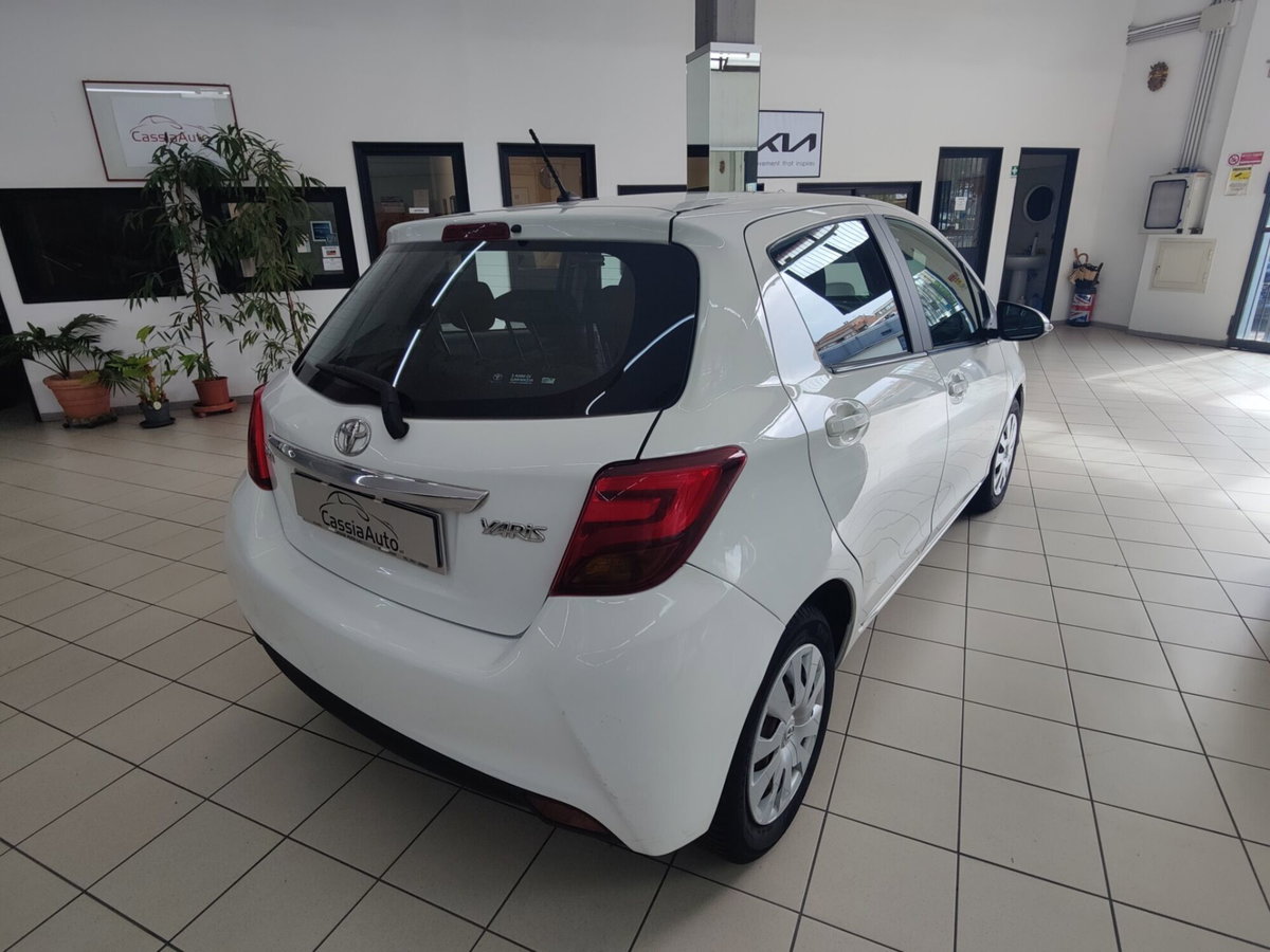 Toyota Yaris 1.D-4D 5 porte Active (5)