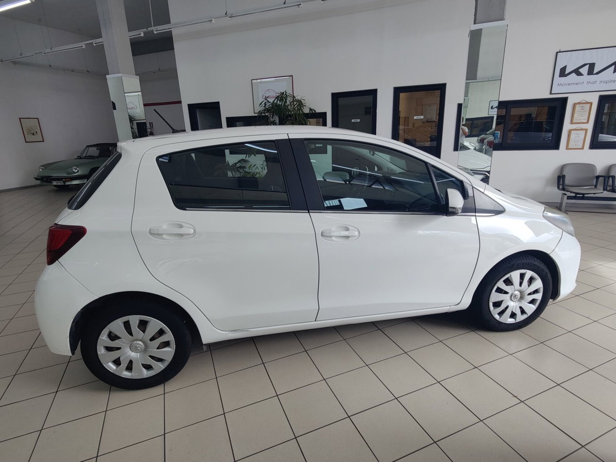 Toyota Yaris 1.D-4D 5 porte Active (6)