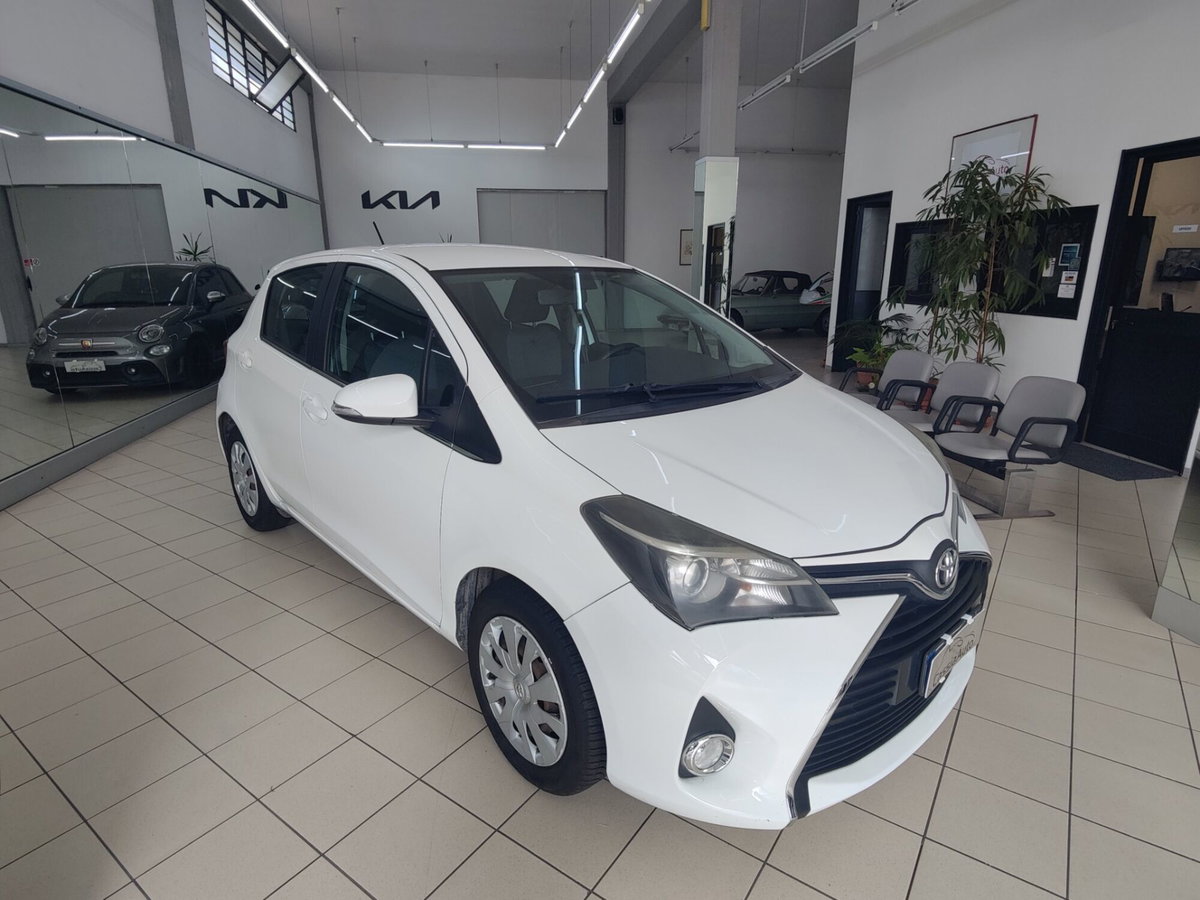 Toyota Yaris 1.D-4D 5 porte Active (7)