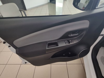 Toyota Yaris 1.D-4D 5 porte Active (9)
