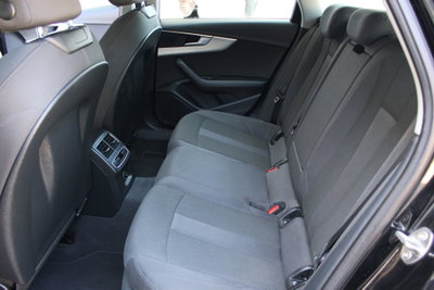 Audi A4 2.0 TDI 150 CV ultra S tronic Business Sport (11)