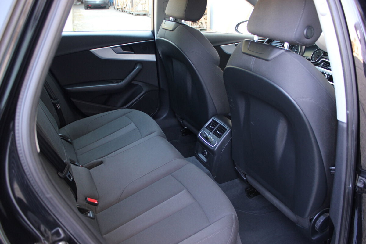 Audi A4 2.0 TDI 150 CV ultra S tronic Business Sport (13)