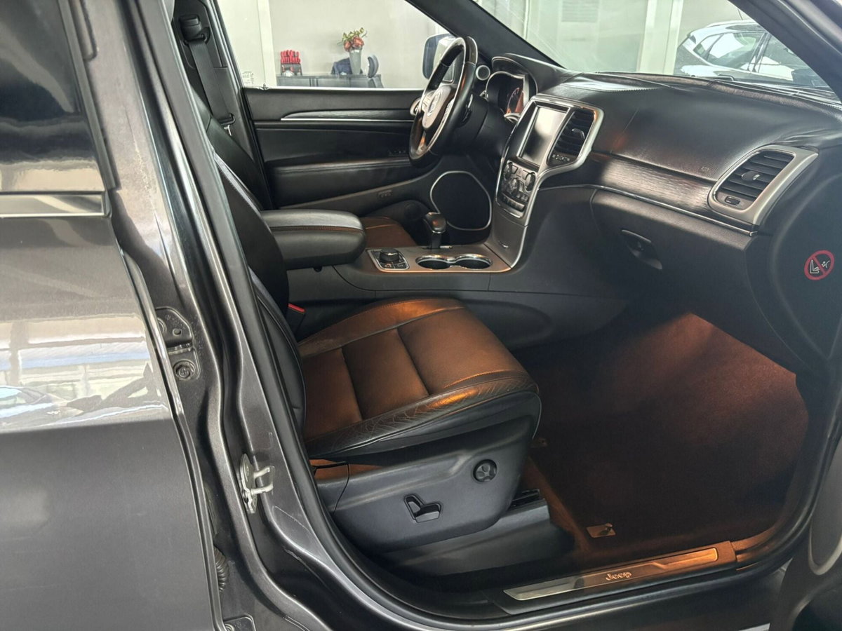 Jeep Grand Cherokee 3.0 V6 CRD 250 CV Multijet II Summit (17)
