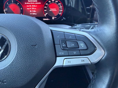 Volkswagen Golf 2.0 TDI DSG SCR Life (17)