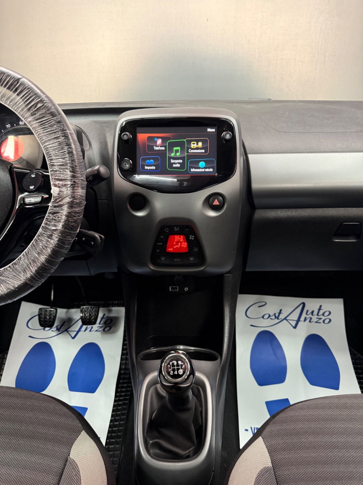 Toyota Aygo 1.0 VVT-i 72 CV 5 porte x-cite MMT (12)