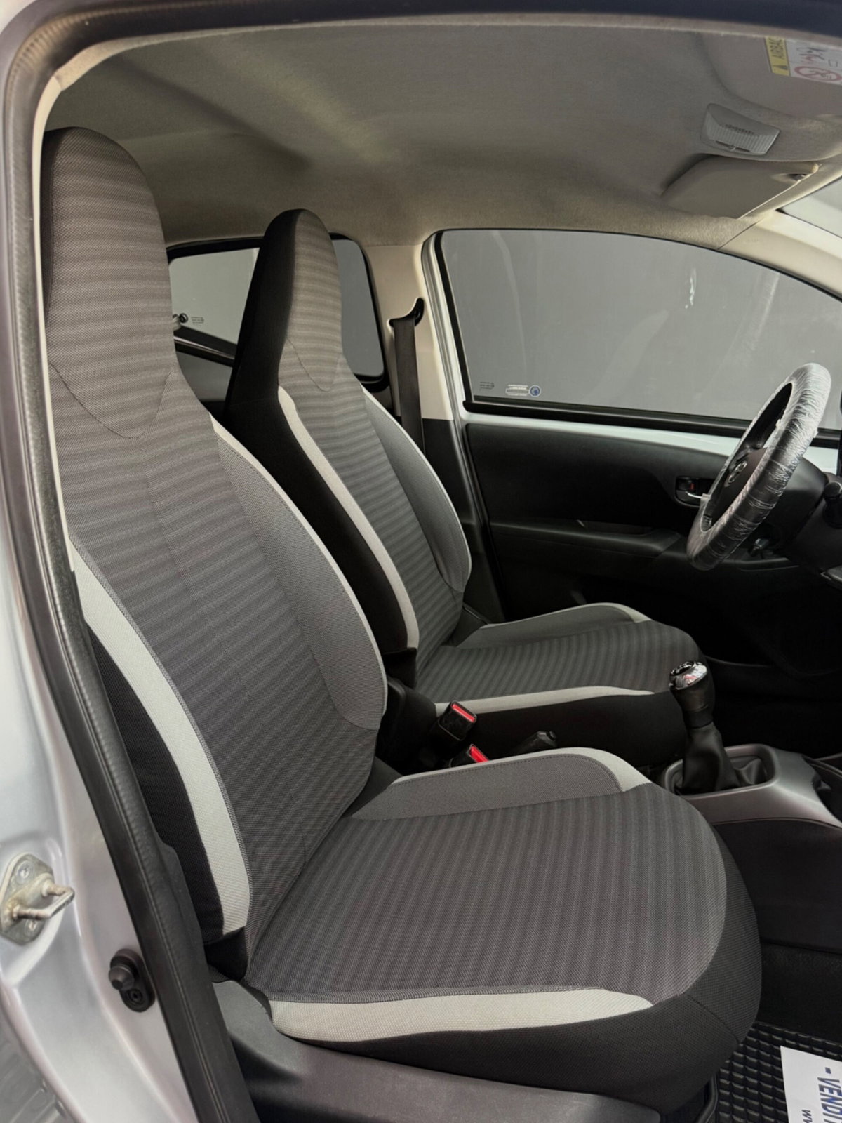 Toyota Aygo 1.0 VVT-i 72 CV 5 porte x-cite MMT (15)