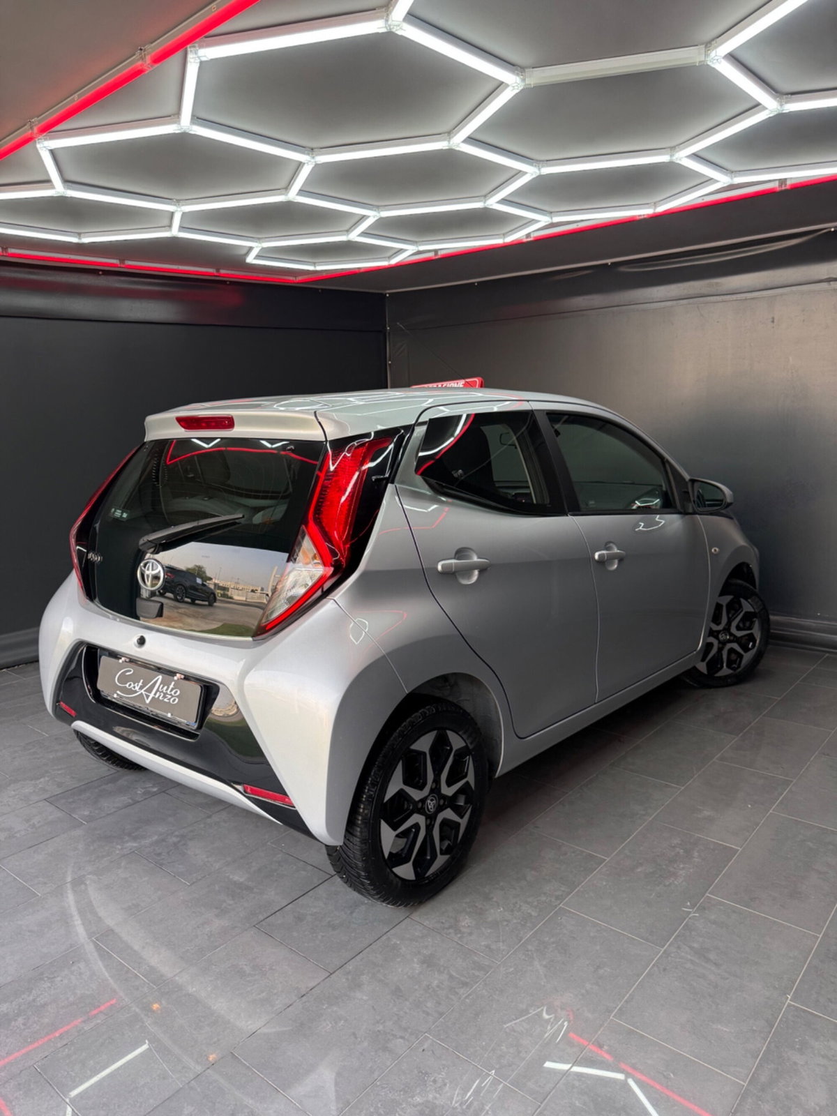 Toyota Aygo 1.0 VVT-i 72 CV 5 porte x-cite MMT (7)