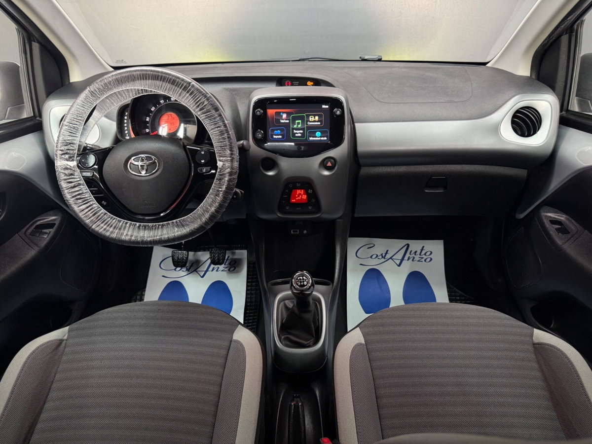 Toyota Aygo 1.0 VVT-i 72 CV 5 porte x-cite MMT (9)