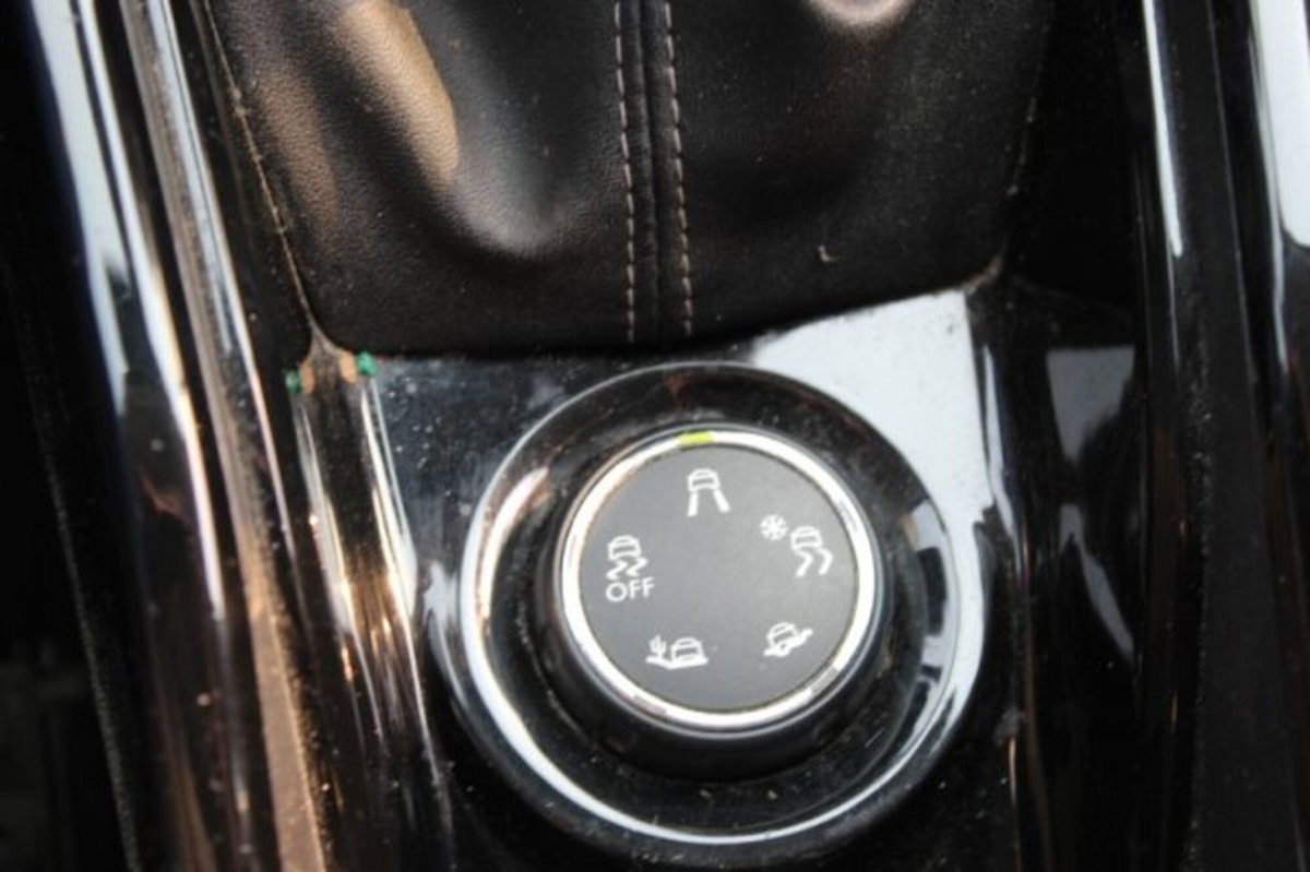 Peugeot 2008 e-HDi 115 CV Stop&Start Allure (12)