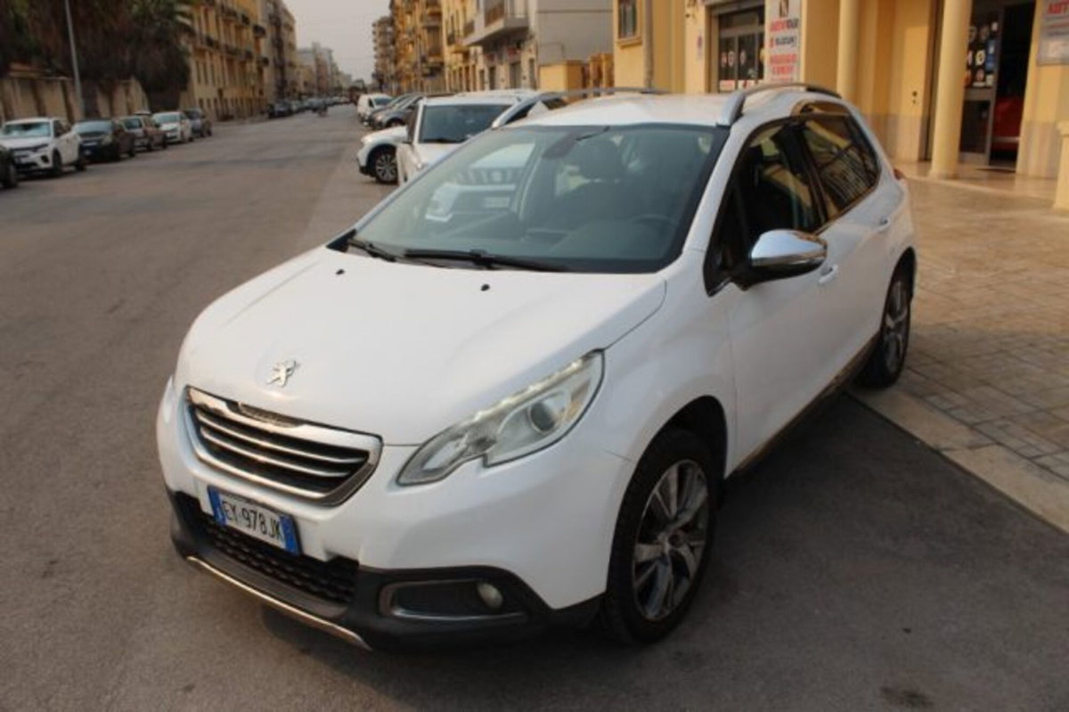 Peugeot 2008 e-HDi 115 CV Stop&Start Allure (2)