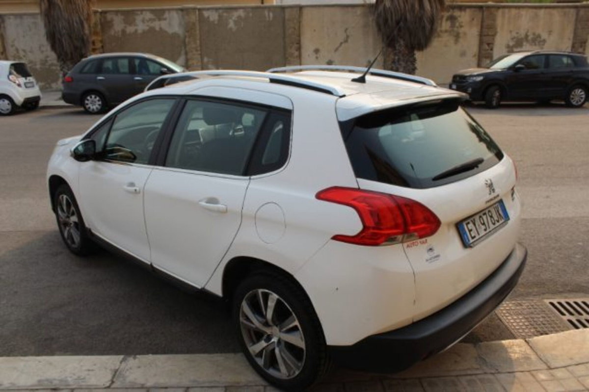 Peugeot 2008 e-HDi 115 CV Stop&Start Allure (3)