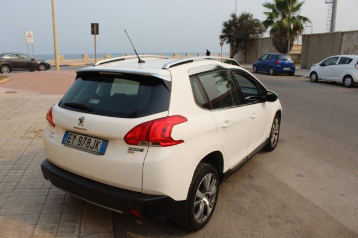 Peugeot 2008 e-HDi 115 CV Stop&Start Allure (4)